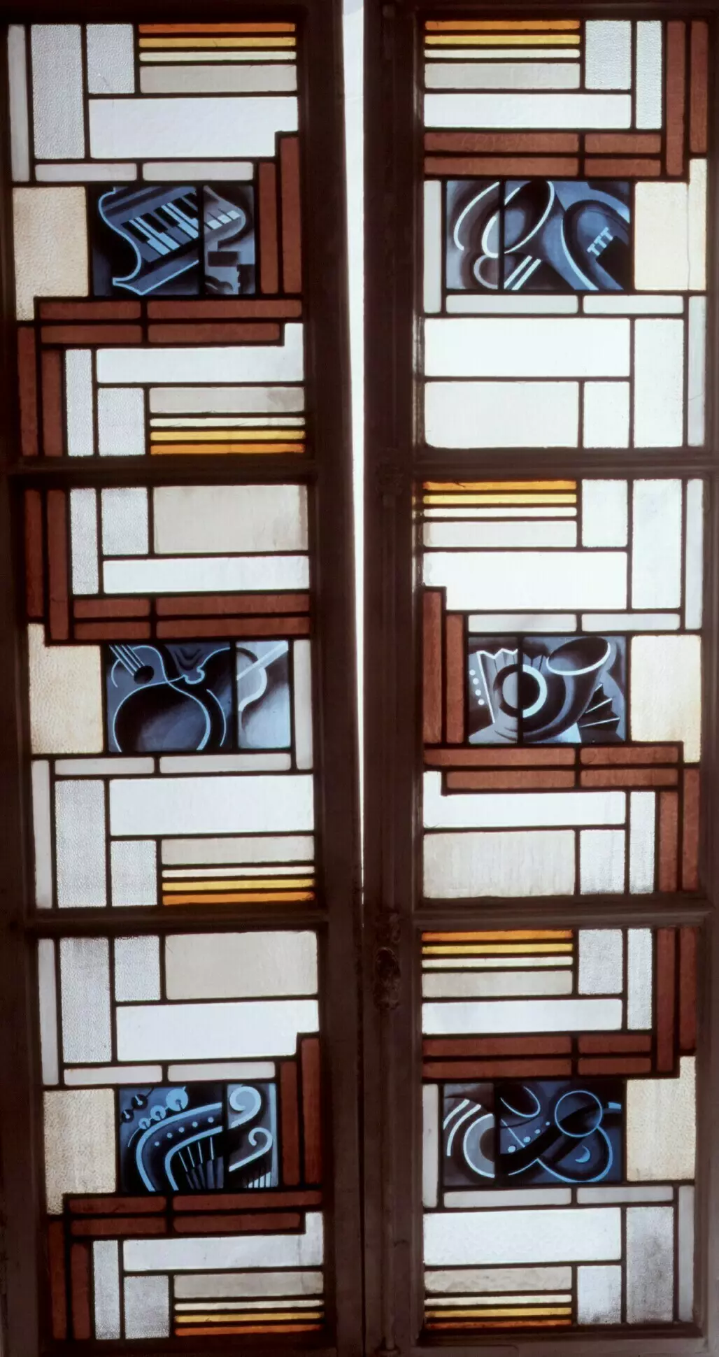 Rassemblements-Crédits : La musique / Verres et plomb, 213 × 115 cm Limoges, © musée des Beaux-Arts, inv. 2005.6.1 (affectation de la Ville de Limoges)